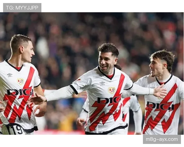 巴列卡诺球迷热情助威,球队状态回暖迎战新赛季挑战 巴列卡诺球迷热情助威,球队状态回暖迎战新赛季挑战