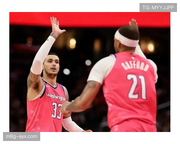 库兹马无球跑位三分效率超比尔拉开进攻空间